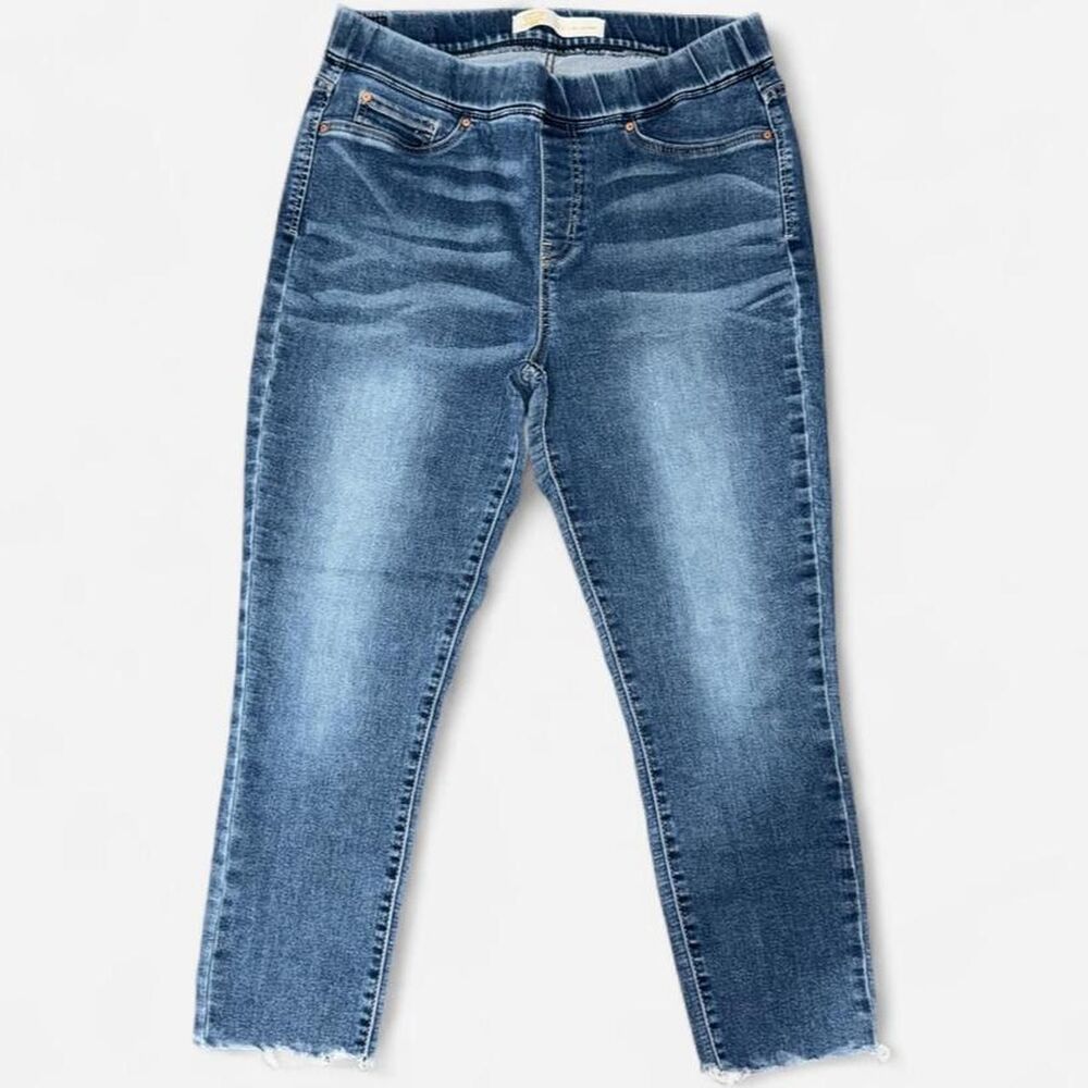Levi-s Women's Blue and Navy Jeans